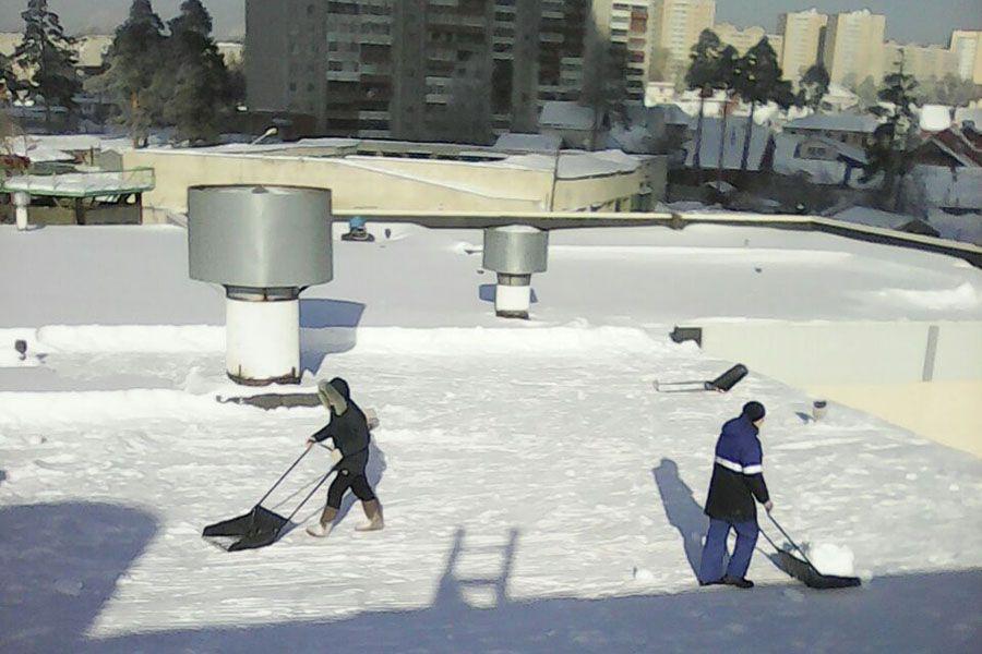 Уборка снега с крыш в Екатеринбурге